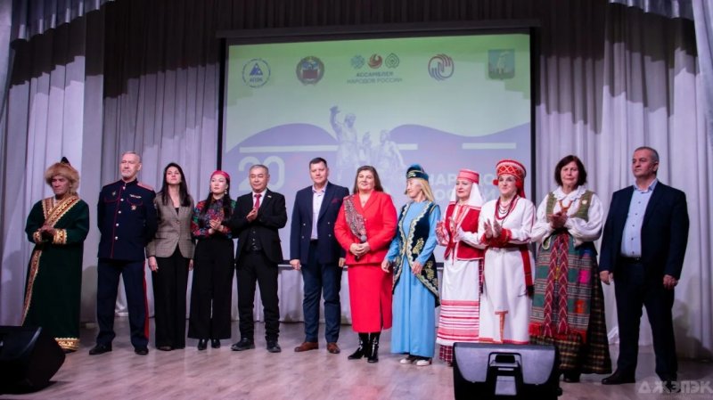 В колледже торжественно открыли Год единства народов России.